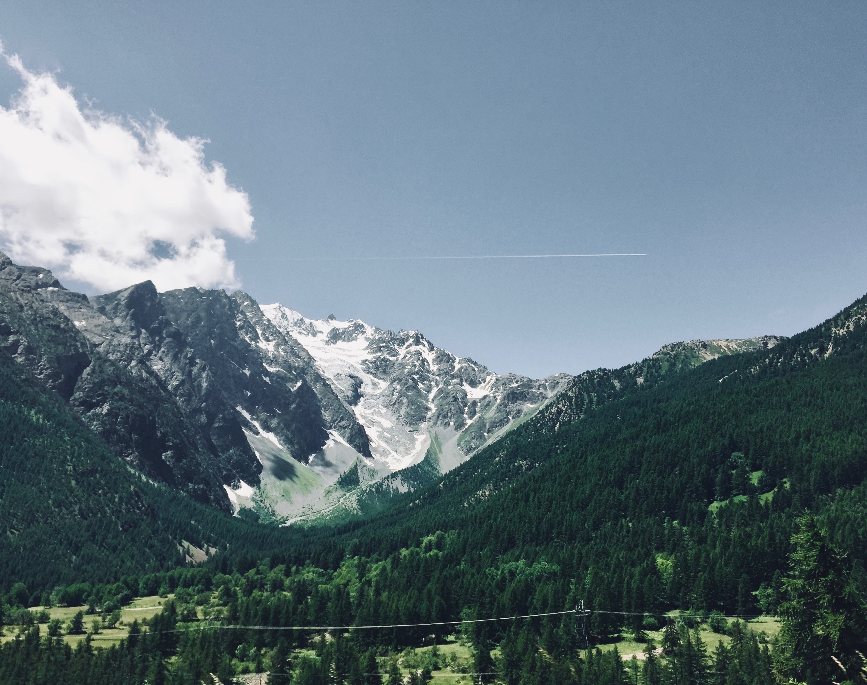 Montagnes des Alpes en été